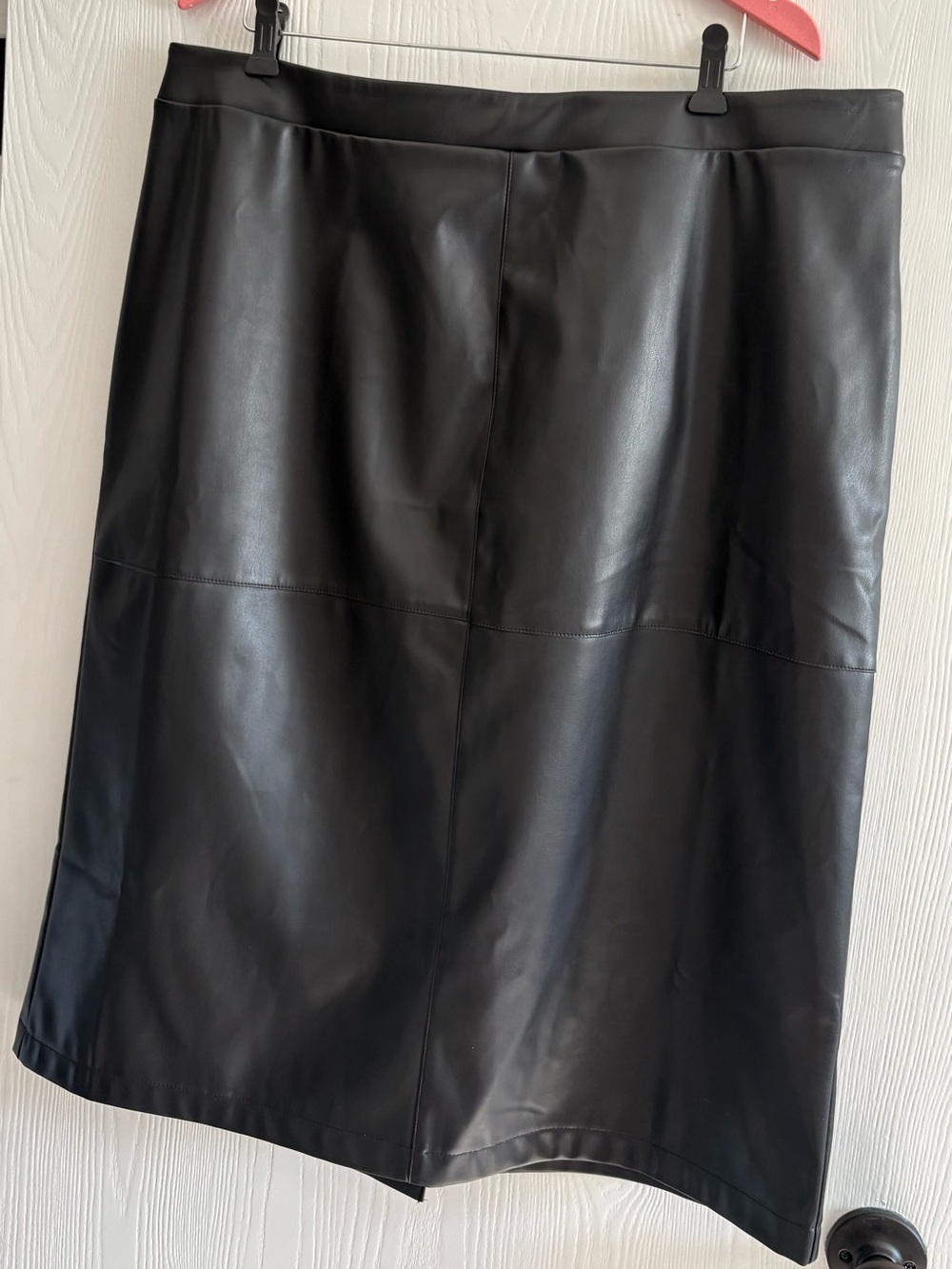 Smart looking black faux black leather skirt 1X